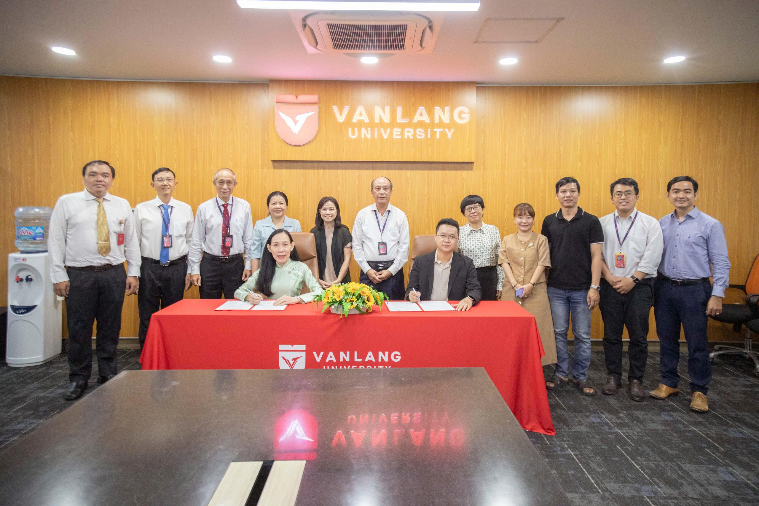 Công ty Khoa Thương và Trường Đại học Văn Lang ký kết Biên bản ghi nhớ hợp tác